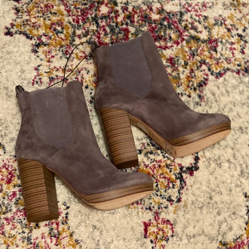 NEW F21 Gray Faux Suede Stacked Heel Boots